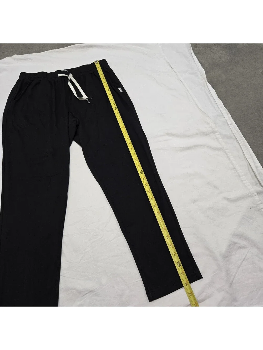 EUC Size MEDIUM Men's Feat Roam Performance Athletic Pants Black Zip Pockets